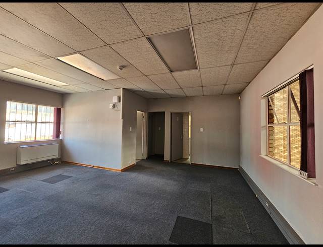 410M² WAREHOUSE TO LET IN LINBRO PARK